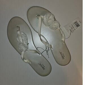 David's Bridal Floral Flip Flop in White M (7-8)